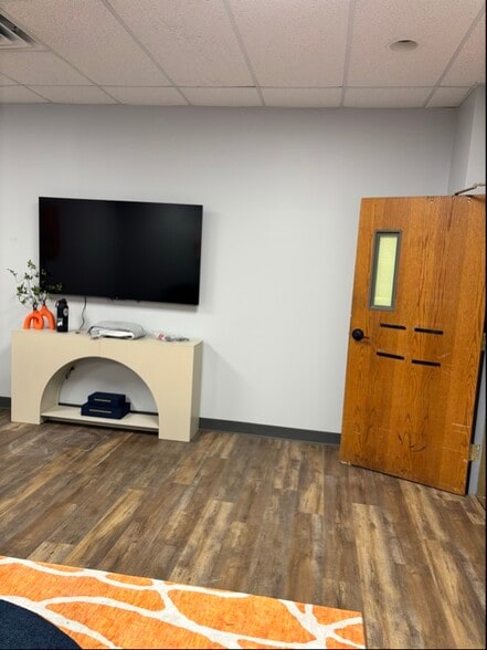 More Photos Of 250 Mt Lebanon Blvd, Pittsburgh Medical For Lease