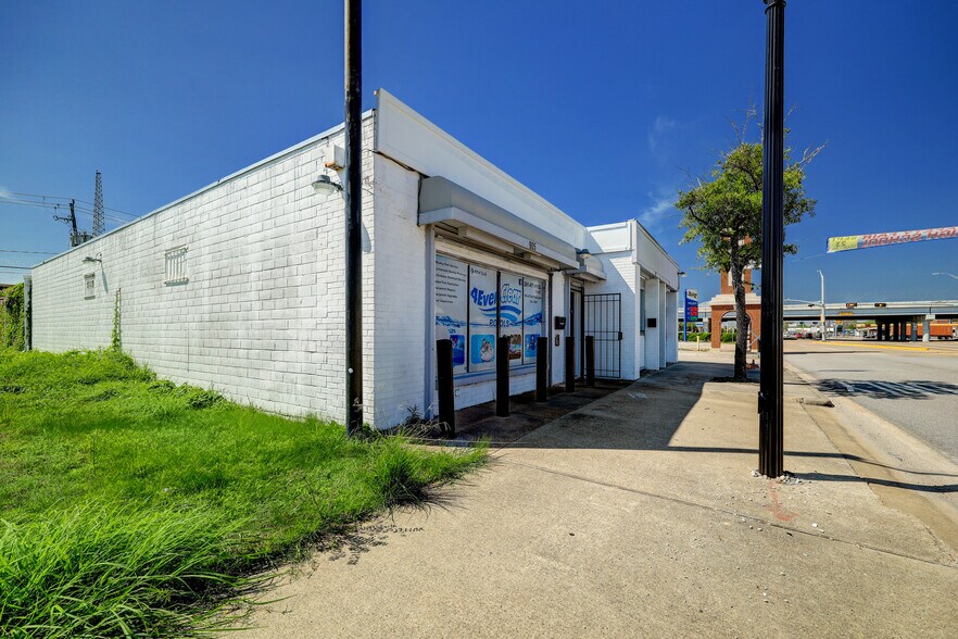 More Photos Of 905 W Main St, La Porte Warehouse For Sale