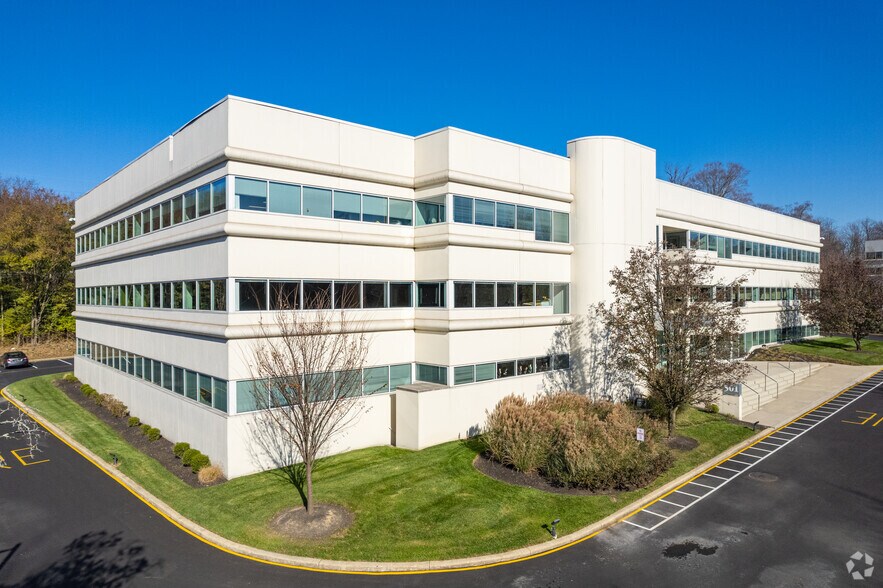 Primary Photo Of 501 Carr Rd, Wilmington Office For Lease