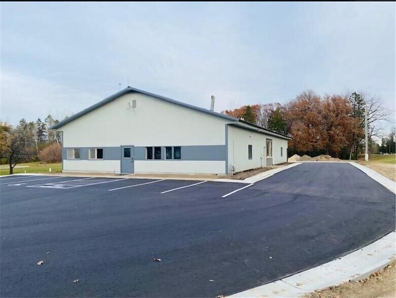 Primary Photo Of 1507 Saint Paul Rd, Faribault Flex For Sale