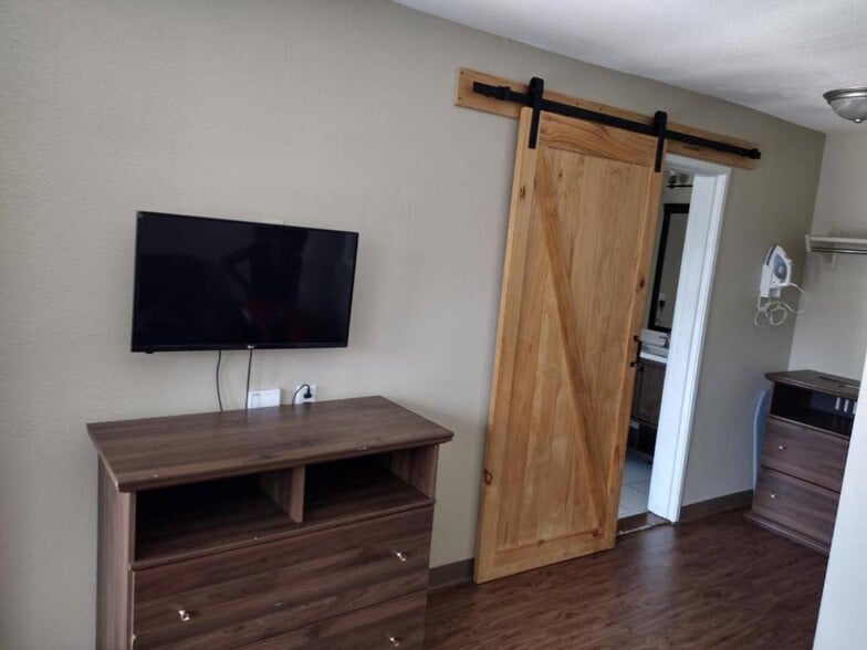 More Photos Of 4071 US 17, Richmond Hill Hotel For Sale