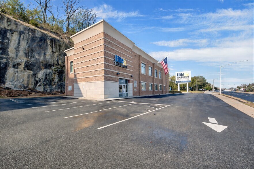 More Photos Of 2001 Central Park Ave, Yonkers Office For Sale