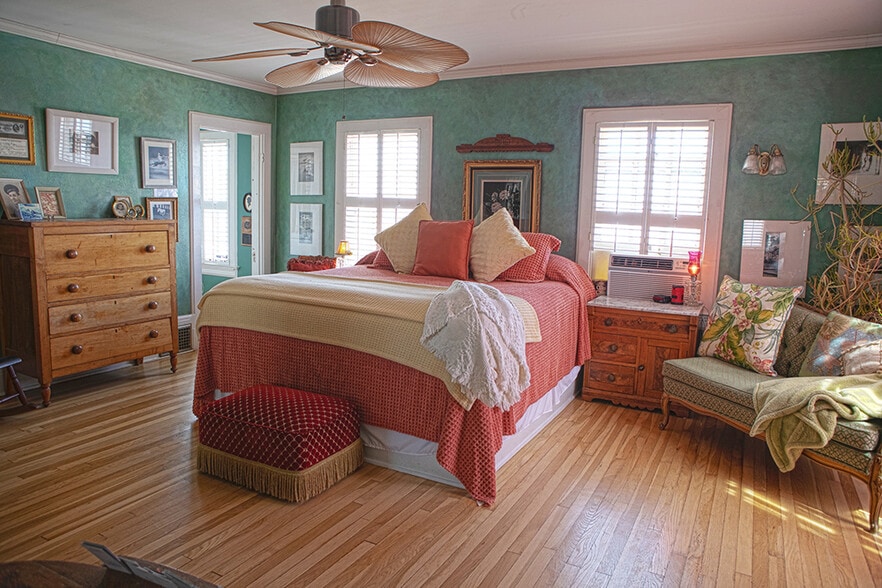 More Photos Of 100 Hill St, Jerome Hospitality For Sale