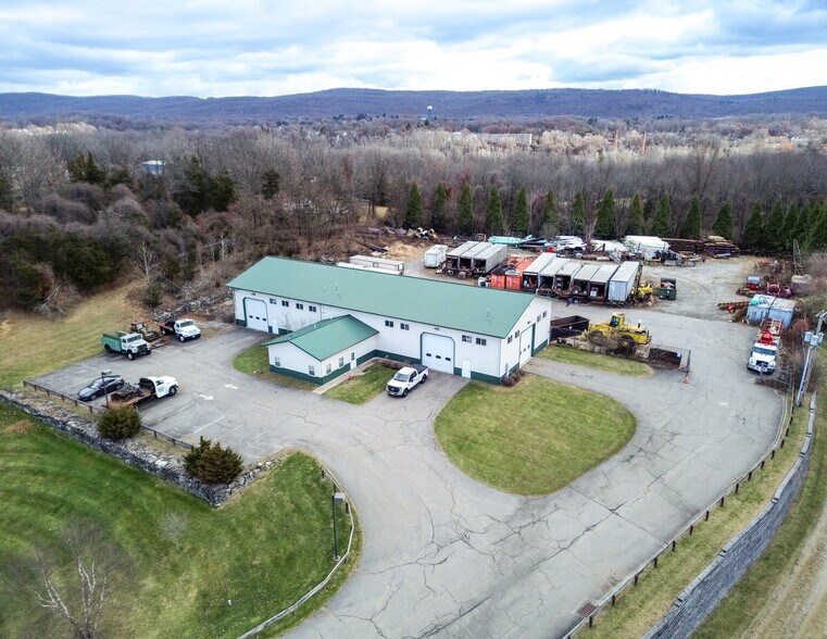 More Photos Of 10 Park Dr, Franklin Warehouse For Lease
