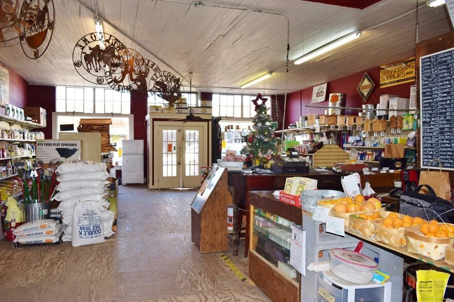 More Photos Of 717 2nd Ave N, Clanton Storefront For Sale