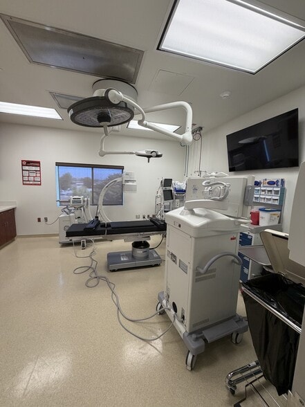 More Photos Of 625 N A St, Oxnard Office For Sale
