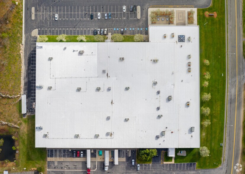 More Photos Of 300 Jubilee Dr, Peabody Manufacturing For Lease