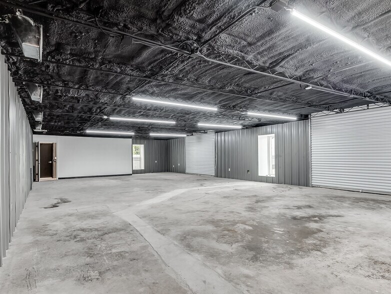 More Photos Of 2922 Cashion Pl, Oklahoma City Warehouse For Sale