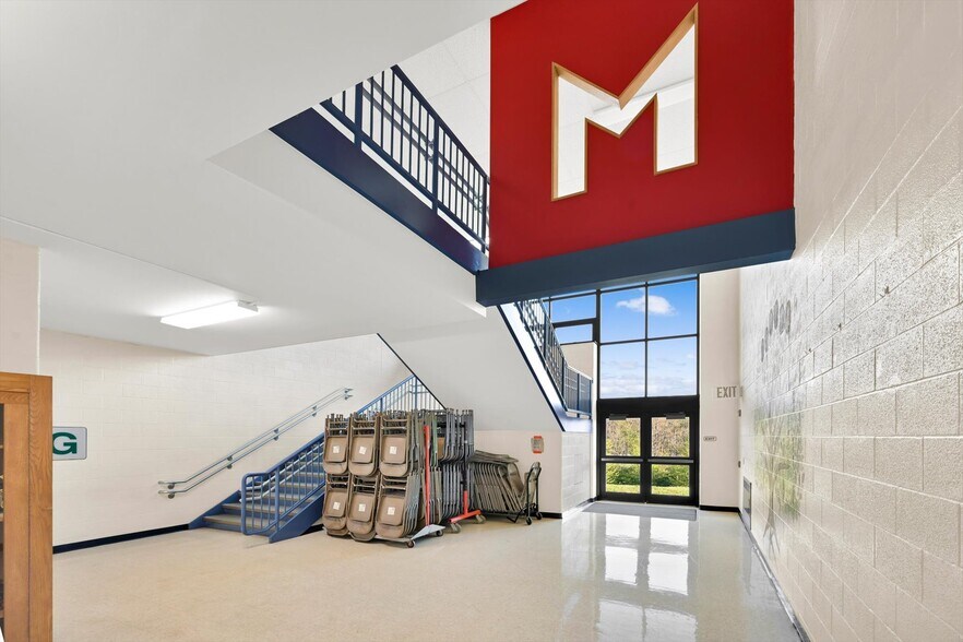 More Photos Of 2835 Mountain View Dr, Bath Office For Sale