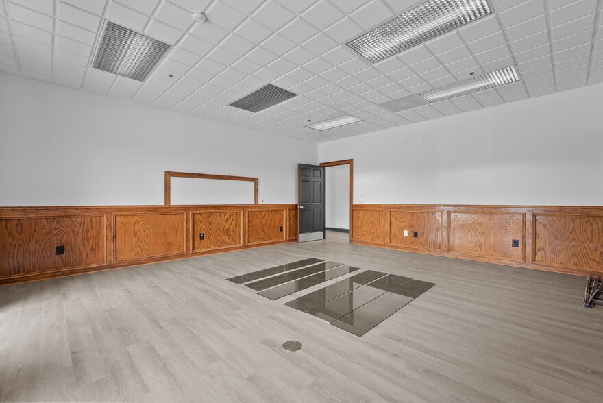 More Photos Of 154 Industrial Park Cir, Lawrenceville Manufacturing For Lease