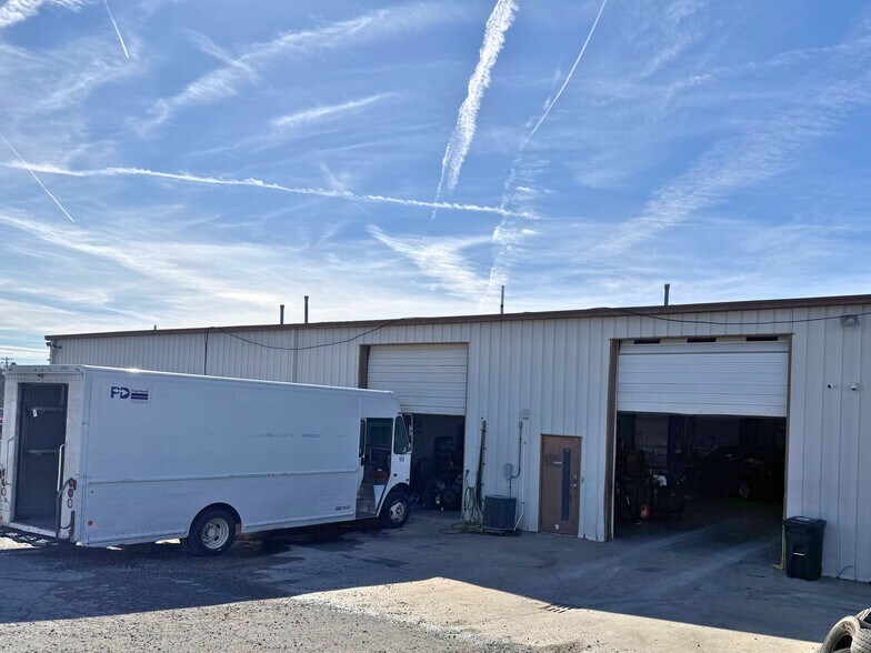 More Photos Of 1071 Boulder Rd, Greensboro Warehouse For Sale