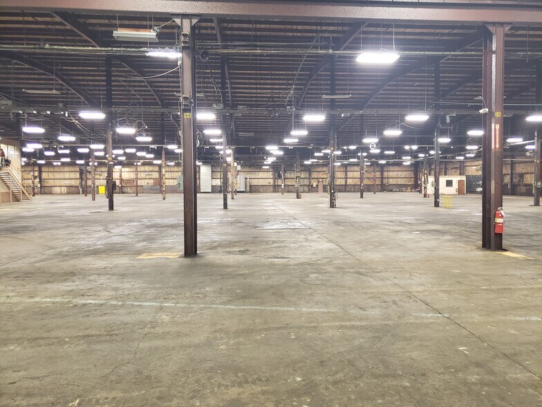Primary Photo Of 4600 S Lewis Blvd, Sioux City Warehouse For Lease