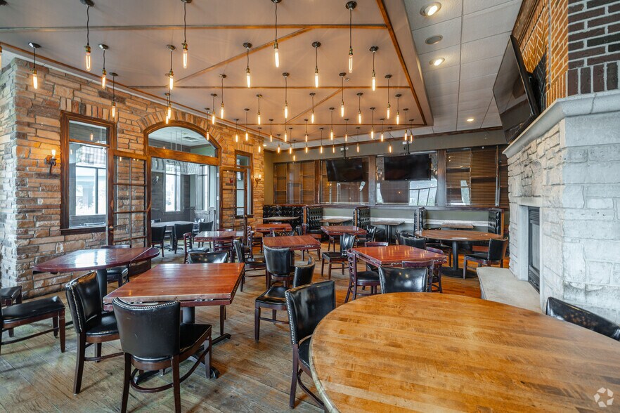 More Photos Of 1501 S IL Route 31, Mchenry Restaurant For Lease