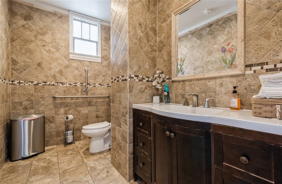 More Photos Of 34 Hempstead Tpke, Farmingdale Freestanding For Sale