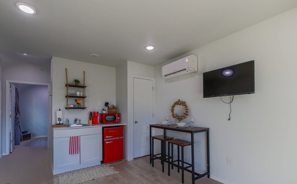 More Photos Of 420 Simon Crest, Canyon Lake Hospitality For Sale