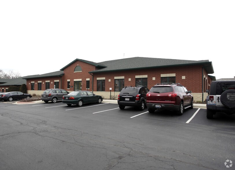 More Photos Of 505 Warrenville Rd, Lisle Office For Sale