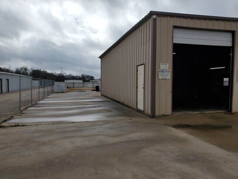 More Photos Of 108 West Gillum, Grandview Warehouse For Sale