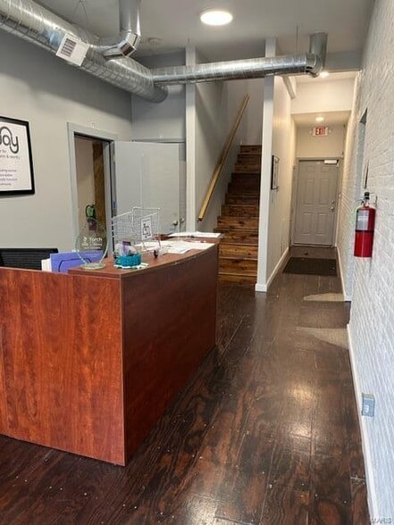 More Photos Of 7714-7718 S Broadway, Saint Louis Coworking Space