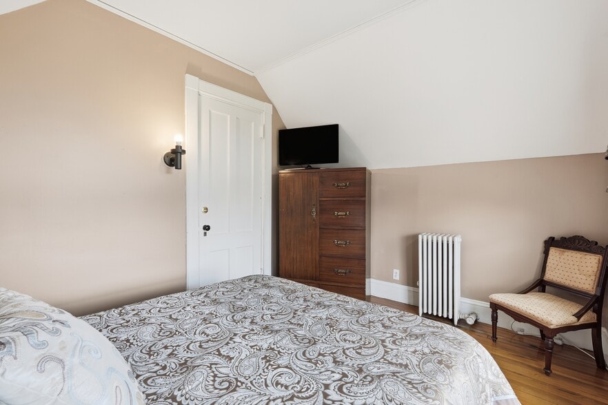 More Photos Of 270 Maple St, Springfield Hospitality For Sale