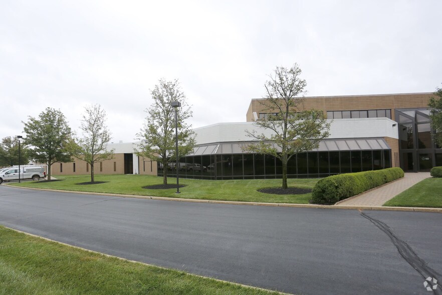 More Photos Of 266-300 Raritan Center Pky, Edison Light Distribution For Lease