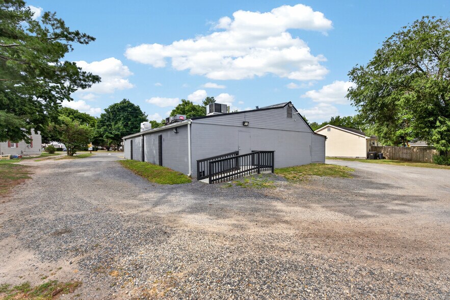 More Photos Of 105 Whiteleysburg Rd, Greensboro Convenience Store For Sale