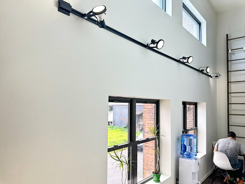 More Photos Of 412 Main St, Utica Warehouse For Lease