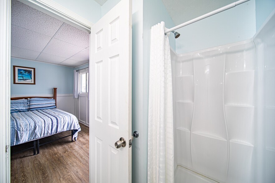 More Photos Of 5169 Lake Rd E, Geneva Hotel For Sale