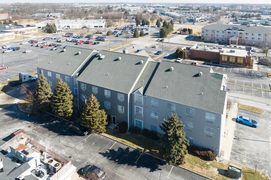 More Photos Of 541 W Dussel Dr, Maumee Hotel For Sale