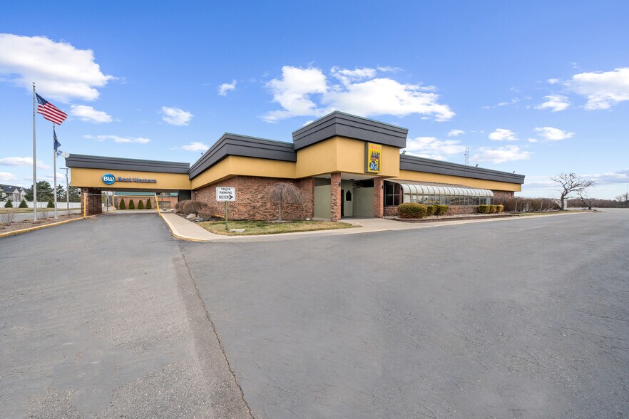 More Photos Of 21700 West Rd, Woodhaven Hotel For Sale