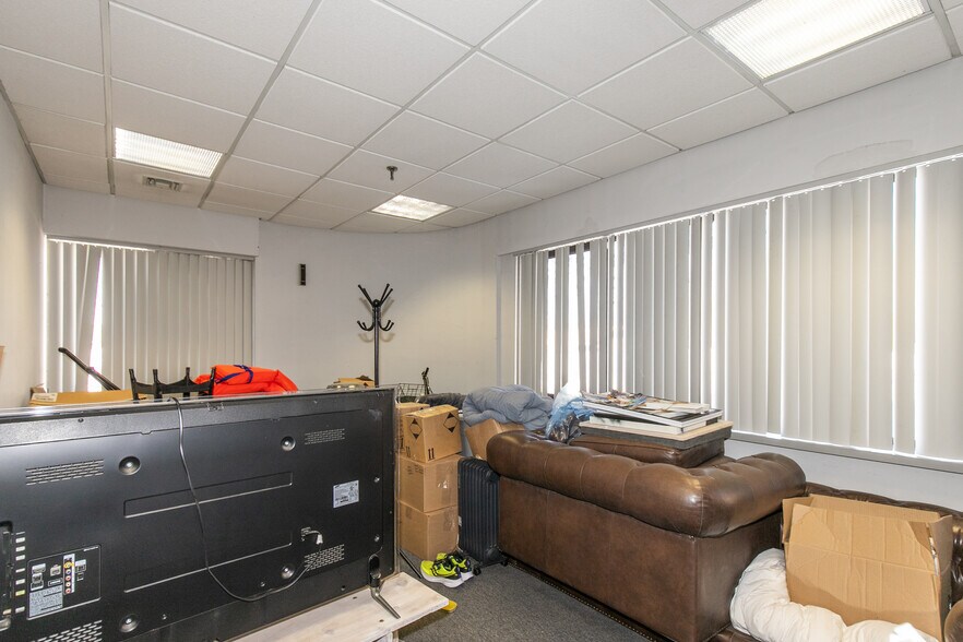 More Photos Of 161 Remington Blvd, Ronkonkoma Warehouse For Sale