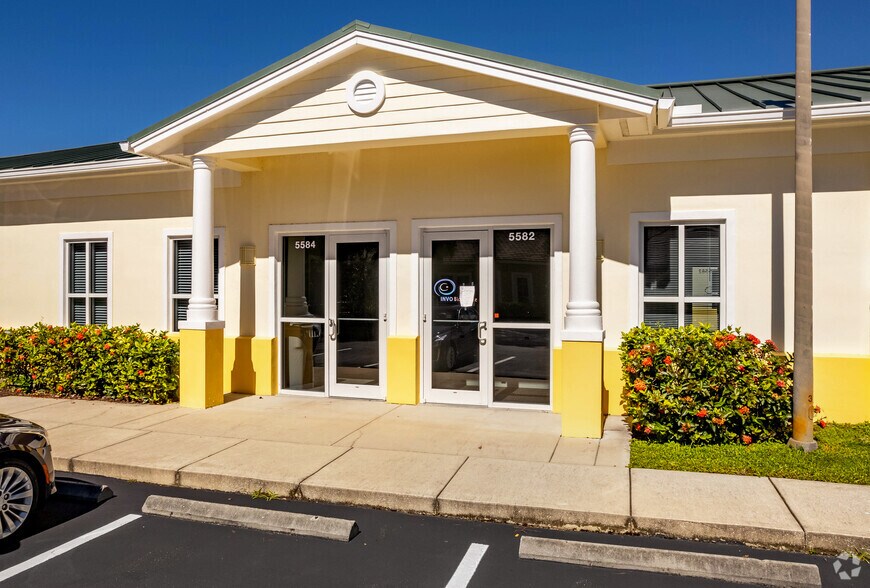 More Photos Of 5586 Broadcast Ct, Lakewood Ranch Medical For Lease