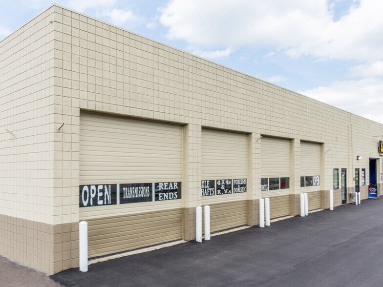 More Photos Of 25351-25495 Grand River Ave, Redford Unknown For Lease