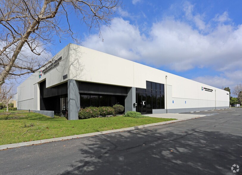 More Photos Of 1881 Kettering St, Irvine Manufacturing For Lease
