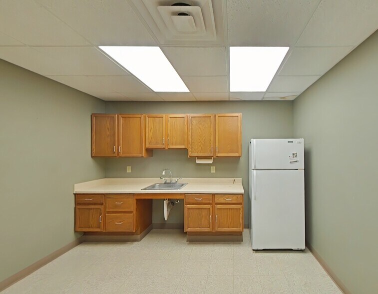 More Photos Of 1950 NE Loop 410, San Antonio Office For Sale