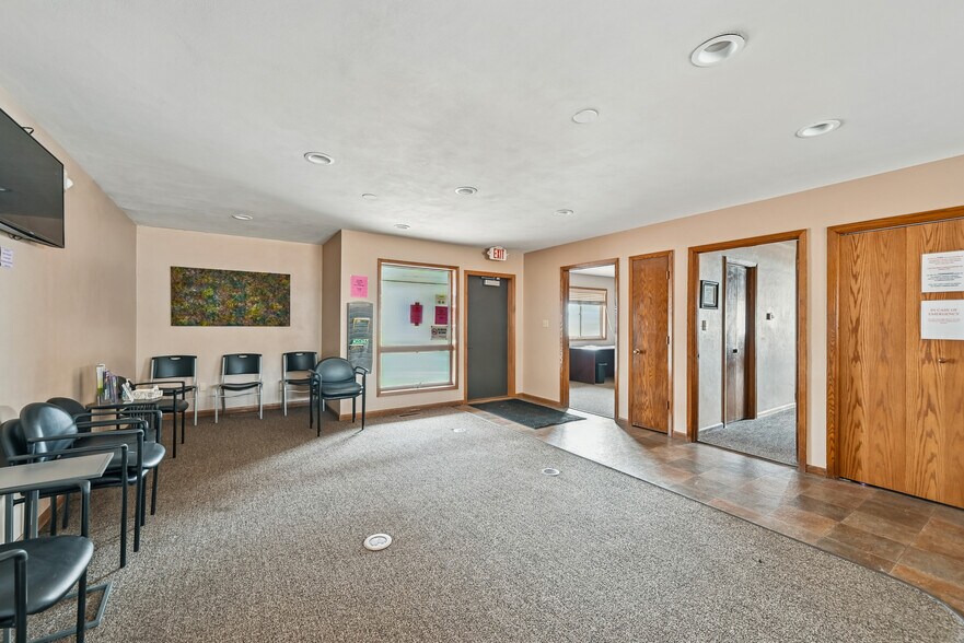 More Photos Of 1310 Solar Dr, Waterloo Office For Sale