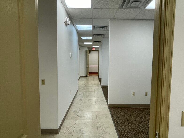 More Photos Of 5501 N University Dr, Coral Springs Office For Sale