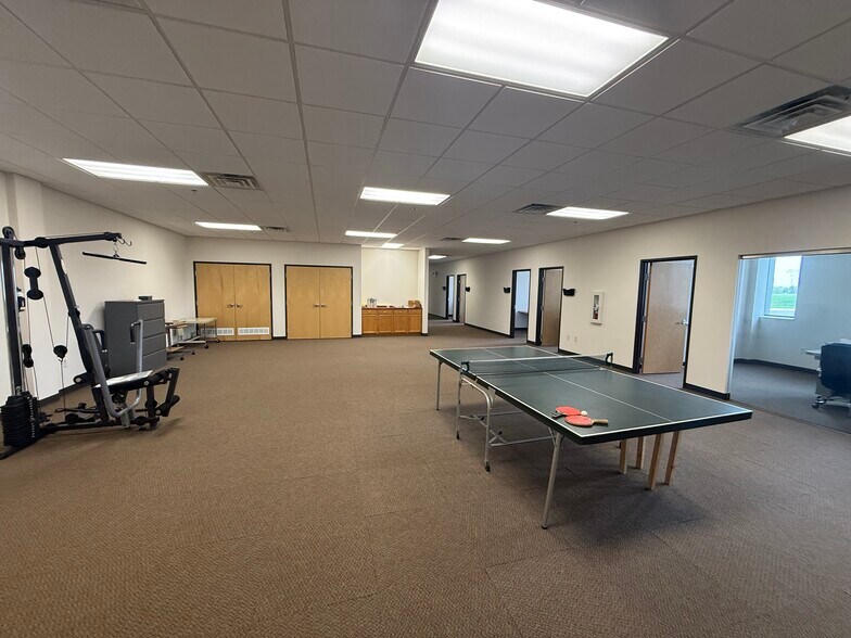 More Photos Of 3401-3665 Midlink Dr, Kalamazoo Manufacturing For Lease