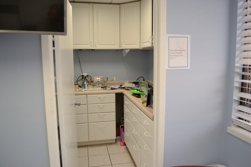 More Photos Of 2071 Irving Park Rd, Hanover Park Medical For Lease