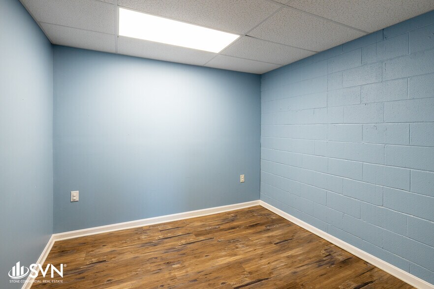 More Photos Of 1095 A Majaun Rd, Lexington Flex For Lease