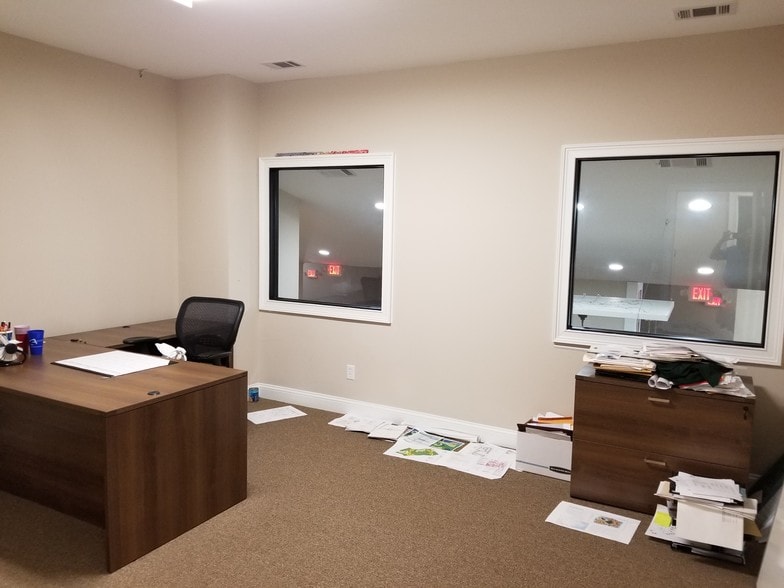 More Photos Of 1018 Highway 80 W, Pooler Showroom For Lease