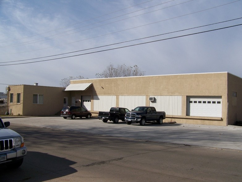 Primary Photo Of 1814 E Ave NE, Cedar Rapids Warehouse For Lease
