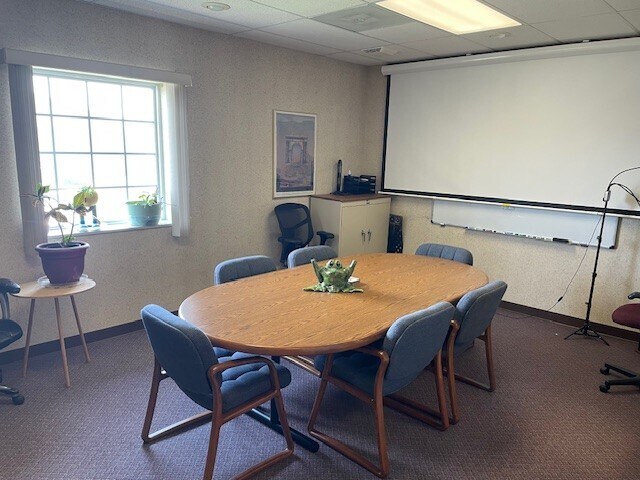 More Photos Of 2601 S Hub Dr, Independence Office For Sale