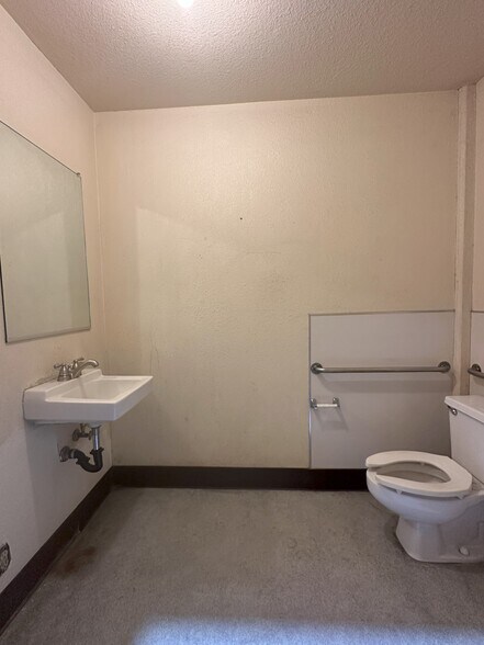 More Photos Of 7746 Lorraine Ave, Stockton Service For Sale