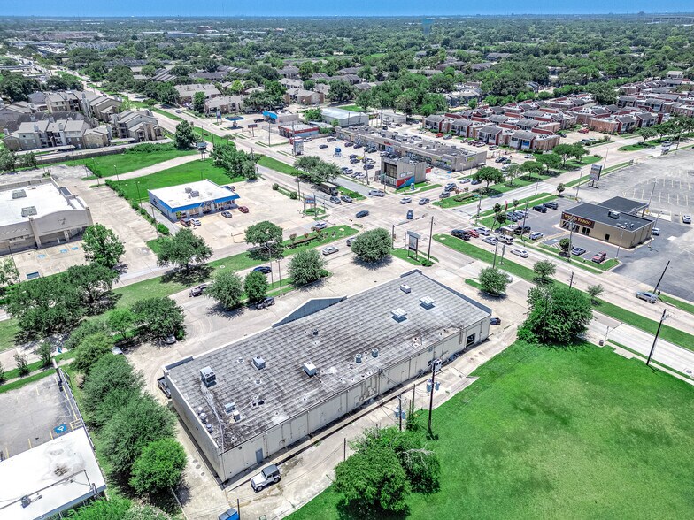More Photos Of 8530 S Braeswood Blvd, Houston Freestanding For Lease