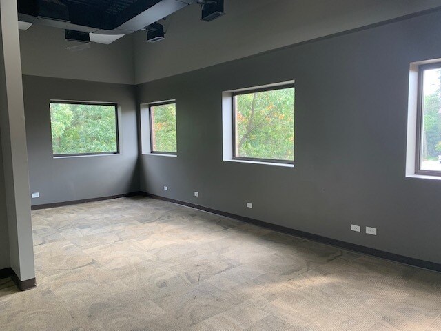 More Photos Of 127 E Lake St, Bloomingdale Office For Lease