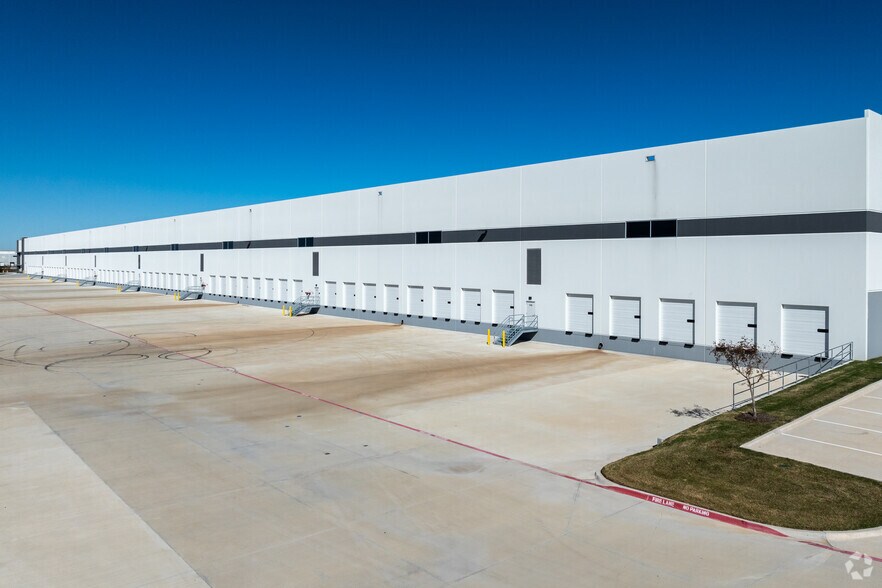 More Photos Of County Road 212, Forney Distribution For Lease