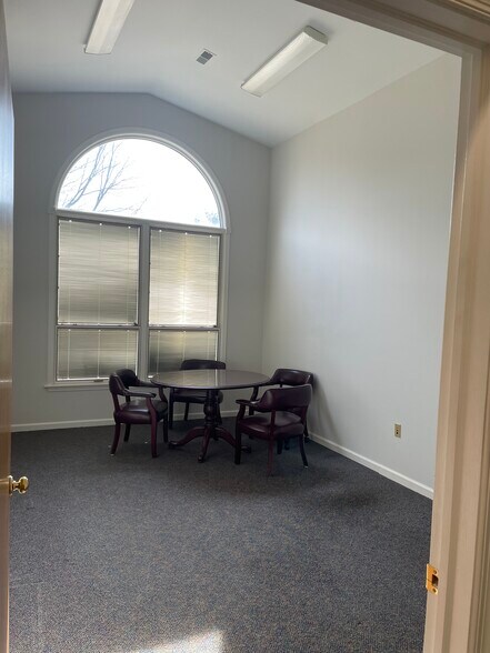 More Photos Of 252 W Swamp Rd, Doylestown Office For Lease