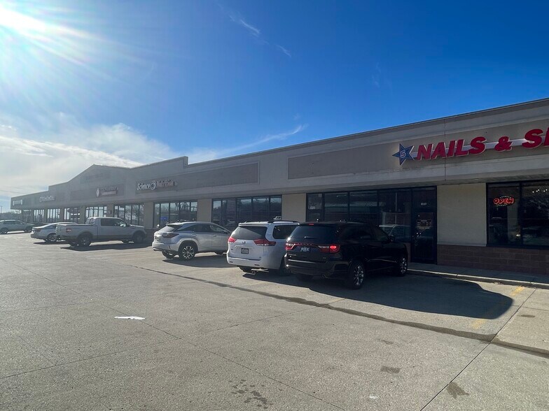 More Photos Of 1901 Hamilton Blvd, Sioux City Storefront For Lease
