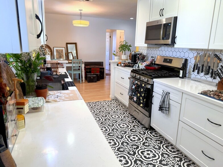 More Photos Of 50 Portal St, Oak View Multifamily For Sale