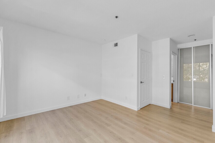 More Photos Of 939 Palm Ave, West Hollywood Apartments For Sale